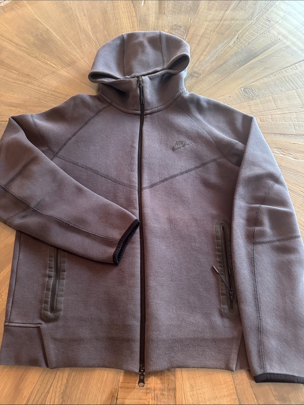 Nike Men’s grey Hooded Full-Zip Performance Jacket
